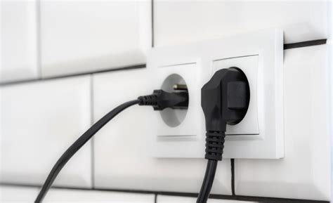 Panneaux solaires à brancher sur prise : bonne ou mauvaise idée.
